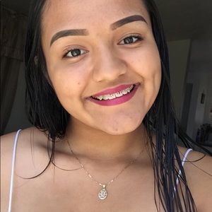 Meet your Posher, Yuriana